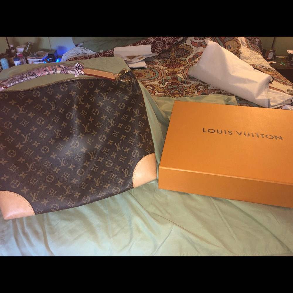 Large LV Purse - Authentic with price tag and box